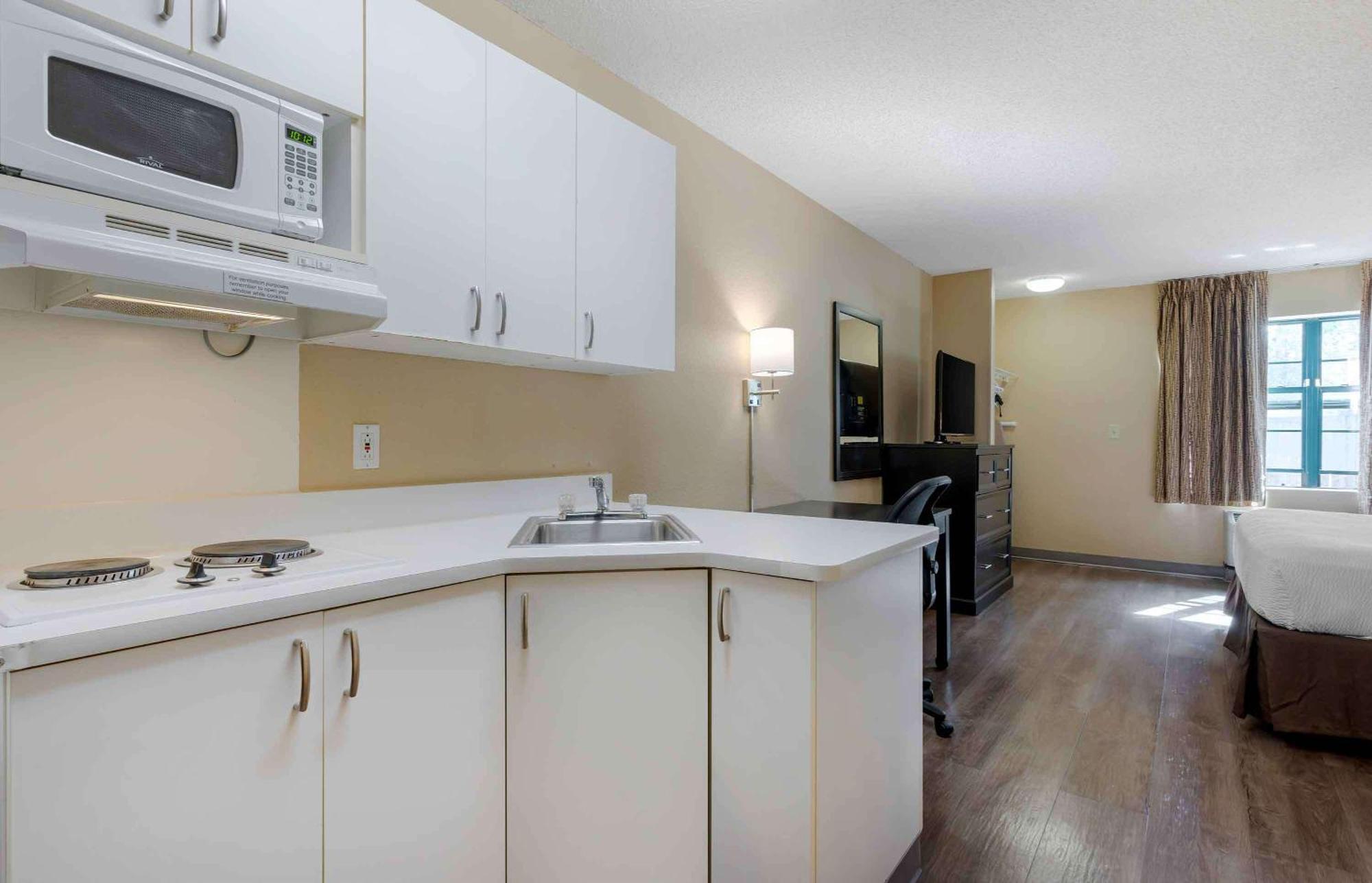 Extended America - - Buskirk Ave 2*